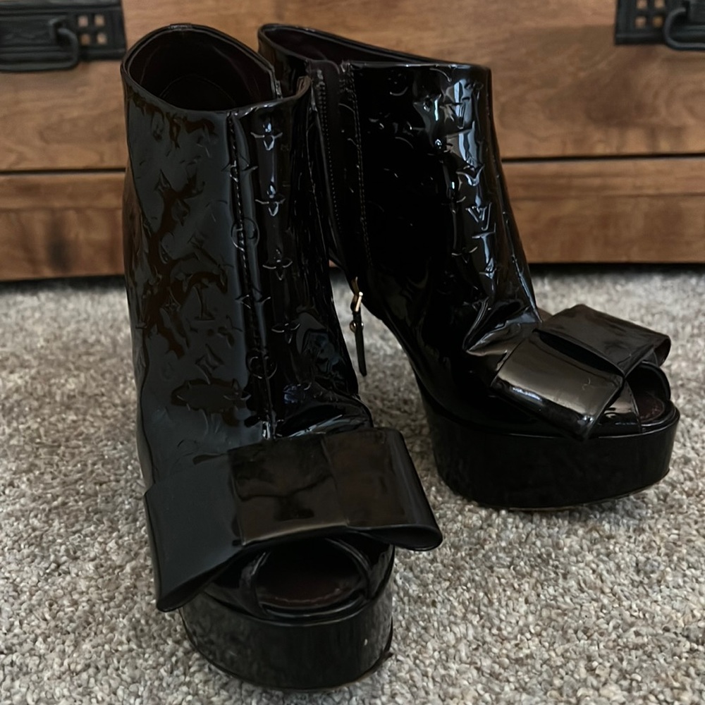 Louis Vuitton platform heals